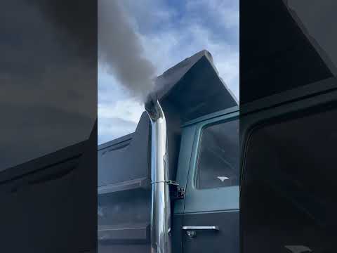 Straight piped 855 Big Cam Cummins \ud83d\ude24