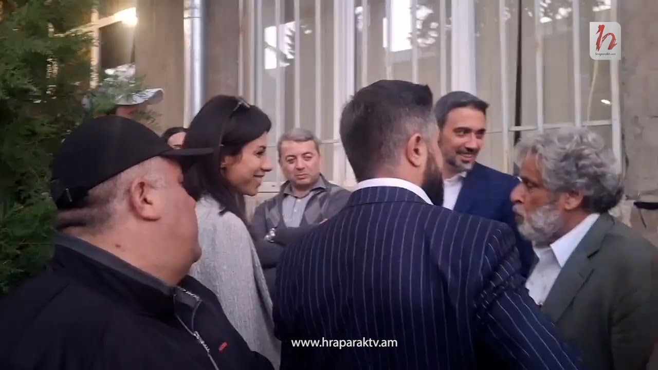 Սամվել Կարապետյանի զավակներն ու կինը` դատական նիստի ընդմիջմանը