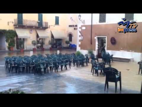 Il centro di San Quirico d'Orcia invaso dall'acqua