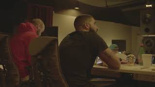 Drake Listening To &quot;Sandra&#39;s Rose&quot; (Studio Footage)