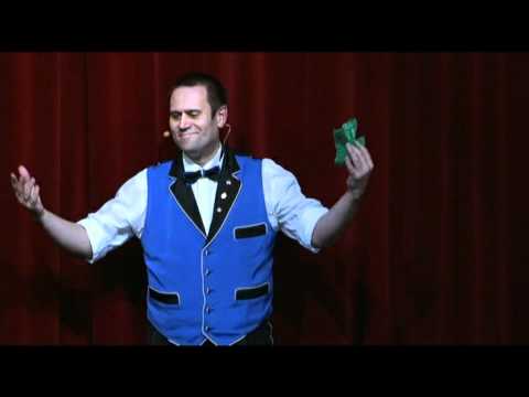 Das verschwindende rote Tuch -- Show-„Quickie" von Zauberer Enzo Paolo