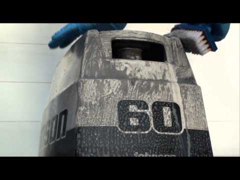 Clean Outboard Engine - Remove Black Exhaust from Engine Cover | Bio-Kleen Black Streak Remover