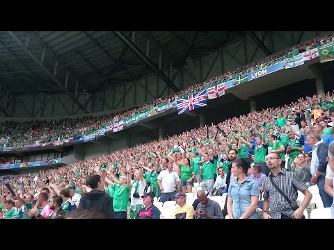 Northern Ireland fans singing "Sweet Caroline" (GAWA - Euro 2016 - Lyon)