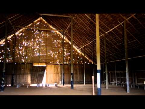 Interior de la Maloka Ipanoré en Mitú, Vaupés