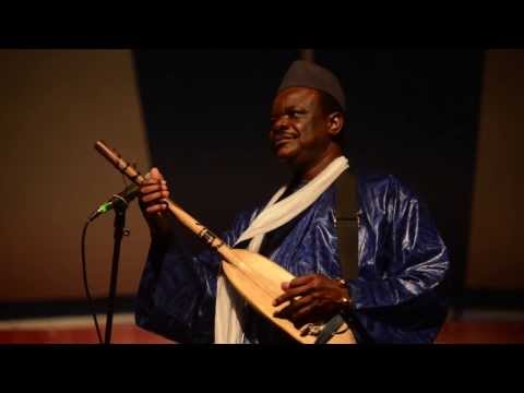 Cheick Hamala Diabate performs Talcamba