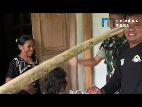 TNI Berbagi Kebahagiaan Ramadan di Tengah Pembangunan Jembatan Blengbeng, Pandeglang - Banten