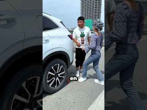 ¡El intento de pinchar el neumático fracasó! 😱 #shorts