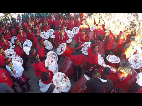 En Las Calles De Huancane - Claveles Rojos