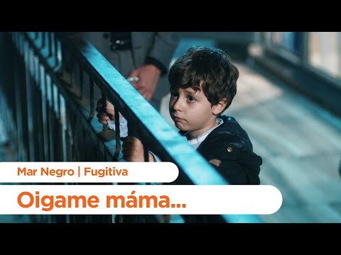 Yigit mira a la luna - Mar Negro | Fugitiva