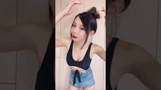 【おっぱい】乳チラ ハミ乳がすごいｗ  tiktok #Shorts