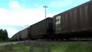 preview picture of video 'BNSF loaded unit coal train with ABSOLUTELY CRAZY horn show!!!! - June 29, 2009 - Aitkin, MN'