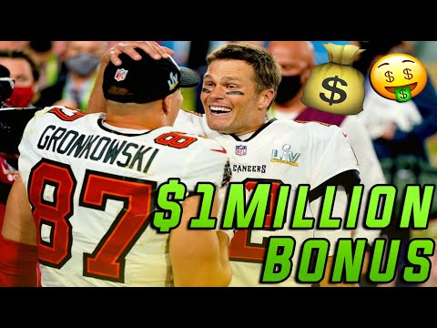 Tom Brady & Rob Gronkowski Mic'd Up Before Getting His $1M Bonus 💰