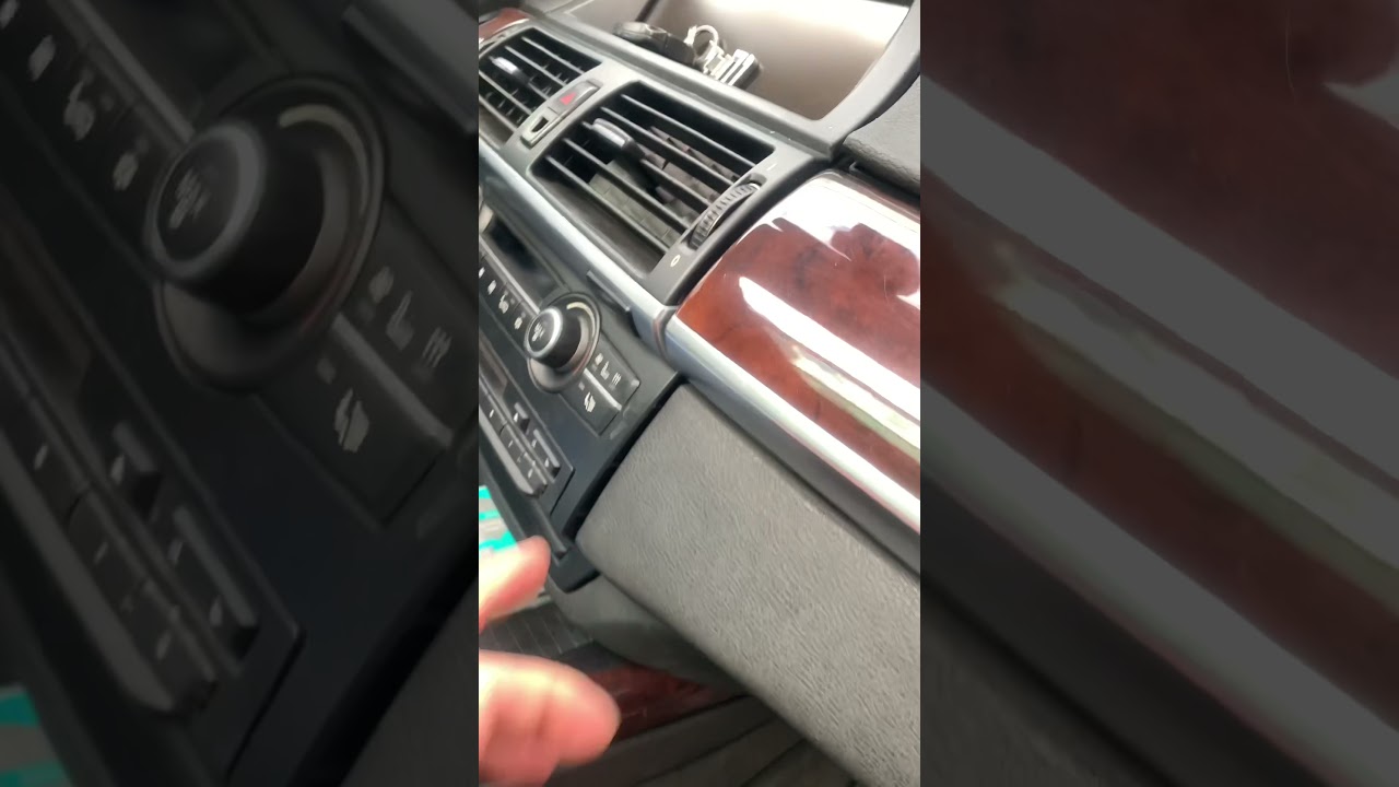 Как открыть бардачок в BMW X5: простой и эффективный способ