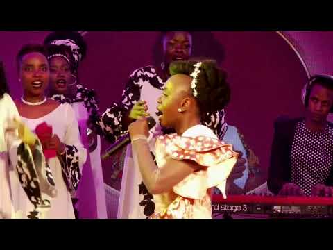 Evelyn Wanjiru - Sitaogopa (Live at Praise Atmosphere 2019)