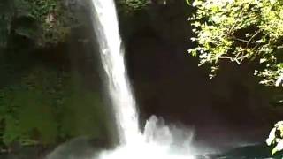 preview picture of video 'Costa Rica Waterfall @ Arenal Volcano'