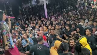 Download lagu RUNTAH medley - Ade Astrid || Balad Music Live kp.Sindang palay ( Arf Sound System ) mp3 Download lagu RUNTAH medley - Ade Astrid || Balad Music Live kp.Sindang palay ( Arf Sound System ) mp3