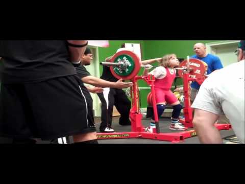 Record nel sollevamento pesi, ma l'atleta ha solo 10 anni