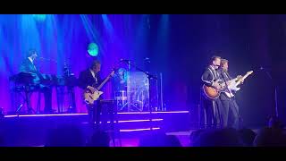 Chris Isaak, Dancin'