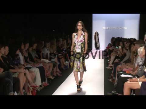 EVENT CAPSULE CLEAN - BCBG Max Azria - Runway - Spring 20...