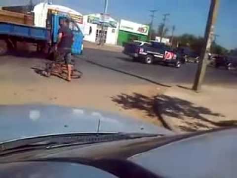 Ciclista al borde de la muerte