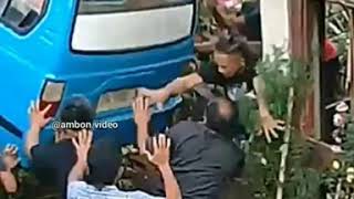 Download lagu Viral !!! Mobil bergerak sendiri mp3 Download lagu Viral !!! Mobil bergerak sendiri mp3