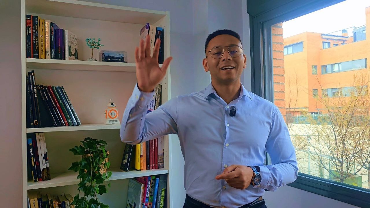 Miniatura del Video CV en español de Sergio Pérez