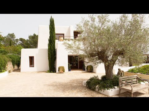 To rent, an Ibiza villa in Santa Gertrudis with modern-rustic style