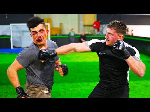 KO EXPLOSSIF de POIDS LOURD avec une droite du FUTUR 100kg VS 90kg  ! YFC#83