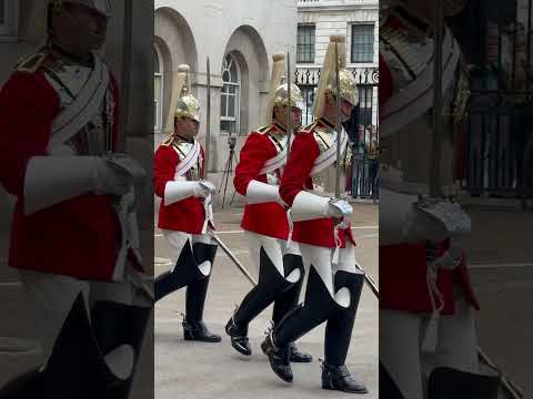 The 4 O’clock Inspection. The King’s Life Guards. Horse Guards Whitehall London UK🇬🇧 #history