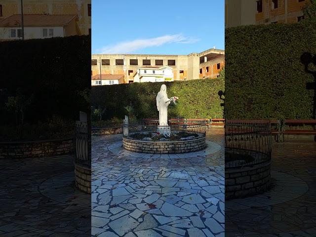 Vídeo relacionado con Medjugorje Apparation Hill Virgen María Avistamientos Católico Camiseta
