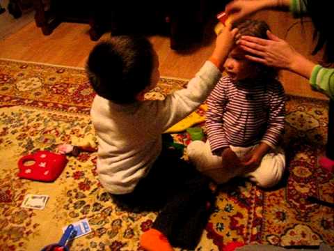 David si Thea 2,5 luni vs  2 ani