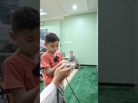 Almost Failed to Sing a Beautiful Iqama Due to Microphone Error