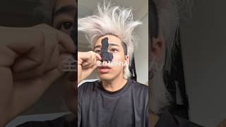 謎の黒いシールが剥がせなくなりました。助けてください。