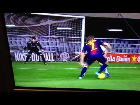 Jugada de genio de Gerard Deulofeu para el gol de Lobato en el Barça B - HattrickGoal.com