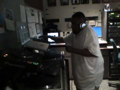 DJ QUA LIVE ON 98.7KISS FM (PT.1) 7/30/2010