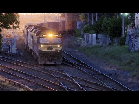 Two G class and a DL - Pacific National Freight Train in Melbourne