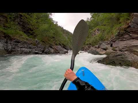 Whitewater kayaking on Finna, first lap of the season!