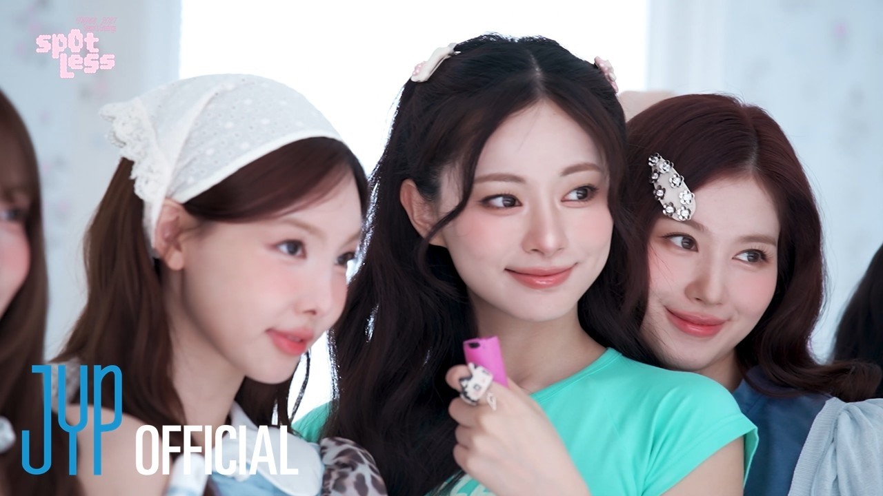 TWICE 2027 Season's Greetings [Spotless] Behind