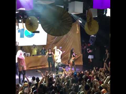 Gloria Groove, Lia Clark e Aretuza Lovi cantando Bumbum de Ouro | Gambiarra Festa