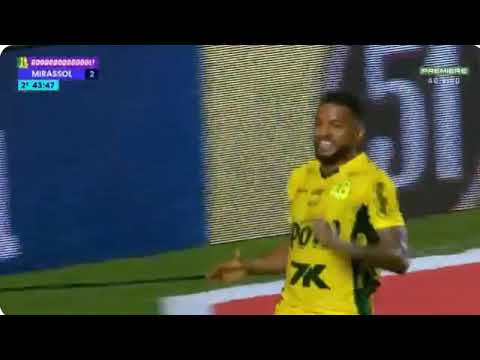 Reinaldo marca gol contra o São Paulo e vai comemorar dancando na banderinha