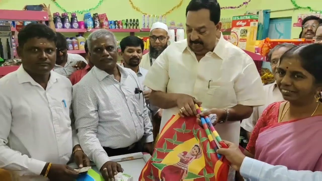 புதியதாக கண்டுபிடித்துள்ள பல்பொருள் அங்கன்வாடி! அமைச்சர் காந்தி பங்கேற்பு!