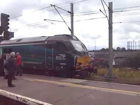 The Class 68 ‘UKLight’ DRS No.68004 ‘Rapid’ with The Pathfinder Tour was arriving at Carlisle.