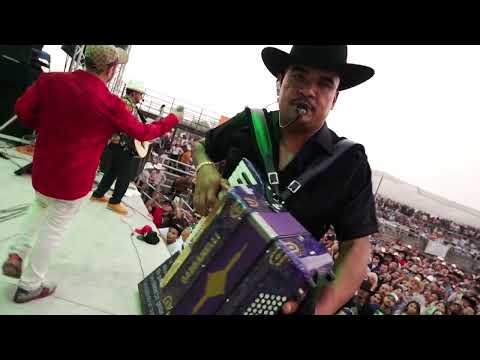 LA PLUMA DE WAX - TITE CHAVEZ X LOS FARMERZ