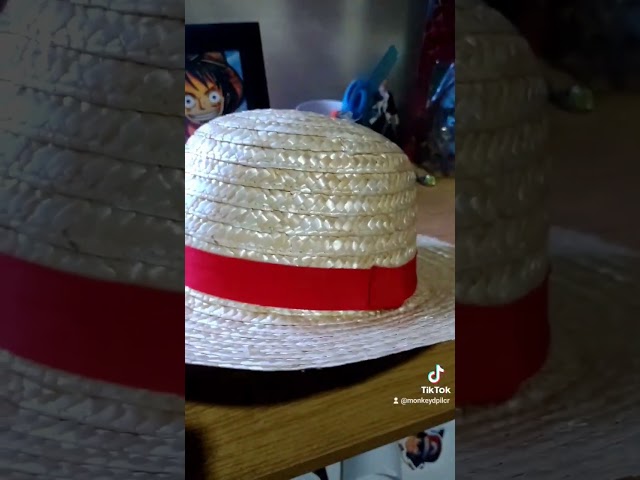 Vídeo relacionado con YouU Sombrero de paja Cospaly Disfraz Fiesta Hombres y Mujeres Playa Sol Sombrero de Paja Luffy Collar Pulseras Anime Joyería One P. Pegatinas 24 Piezas