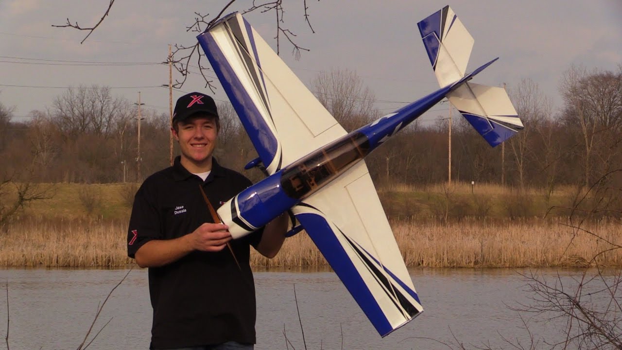 52" Extra 300 - modrá/bílá 1,32m