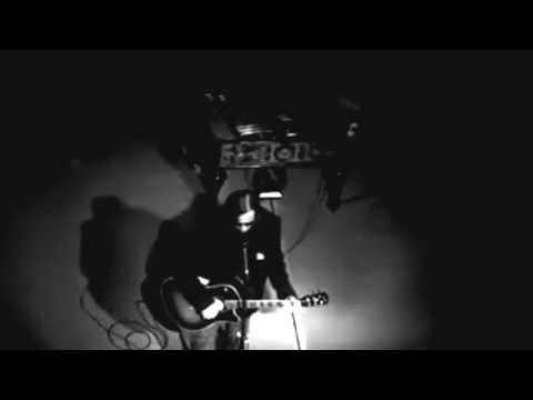 Vsetci sa zideme v 1 posteli - LIVE unplugged - Robo Grigorov_