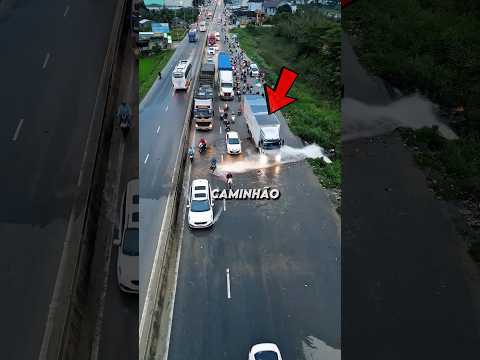 Esse caminheiro ajudou a todos no meio da estrada❤️