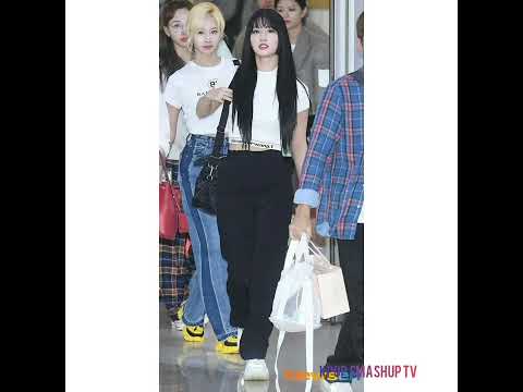 nayeon vs momo Airport Fashion. .......#momo#nayron#twice #kpop