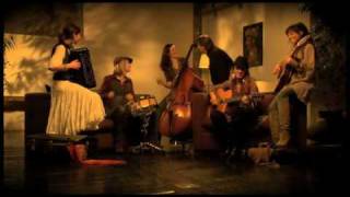 Les Hommes et les Femmes Music Video