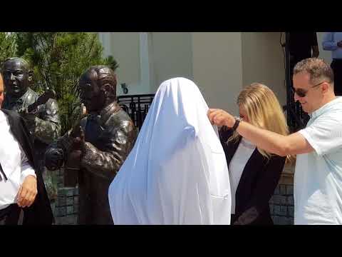 Zvonko Bogdan govori o članovima orkestra